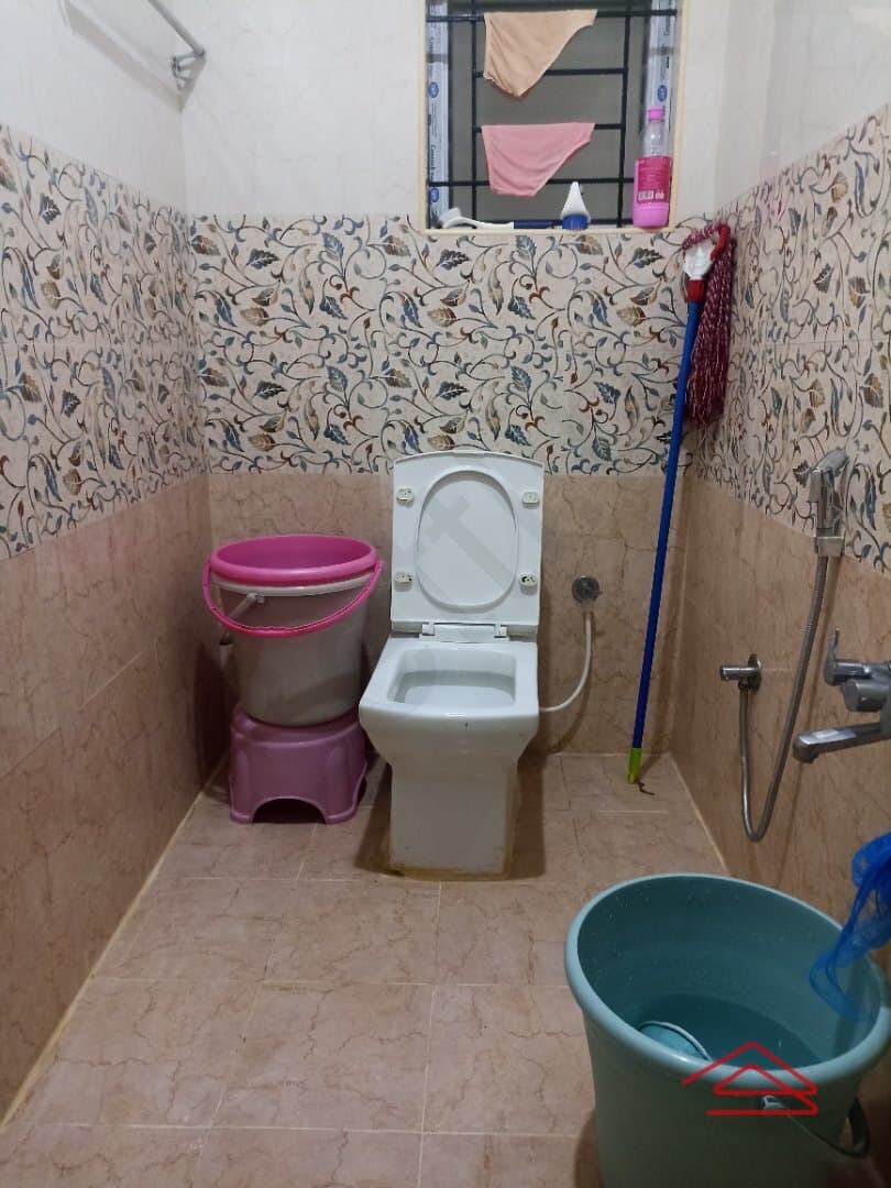 bathrooms-EaLv.jpg
