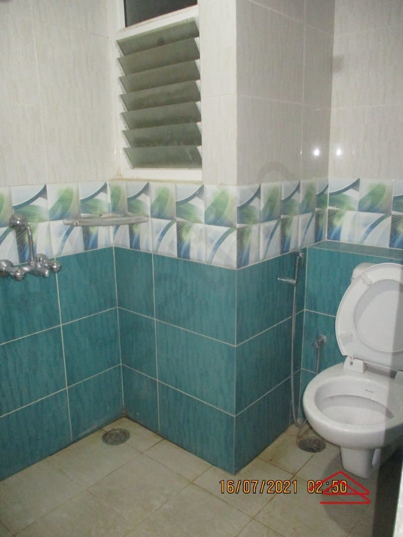 bathrooms-YM4H.jpg