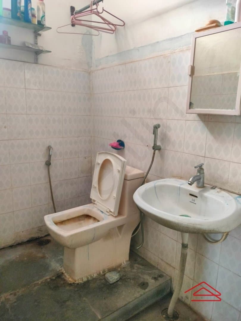bathrooms-8pQS.jpg