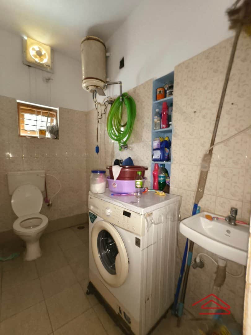 Sub Unit : bathrooms 2