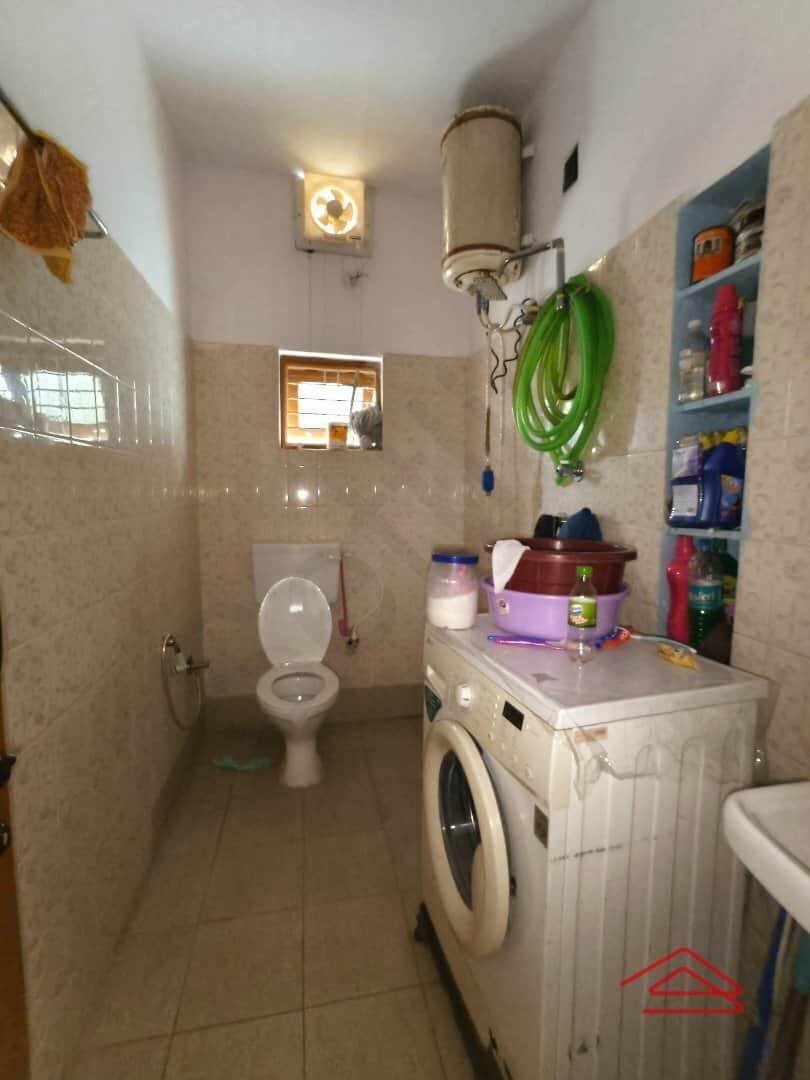 Sub Unit : bathrooms 2