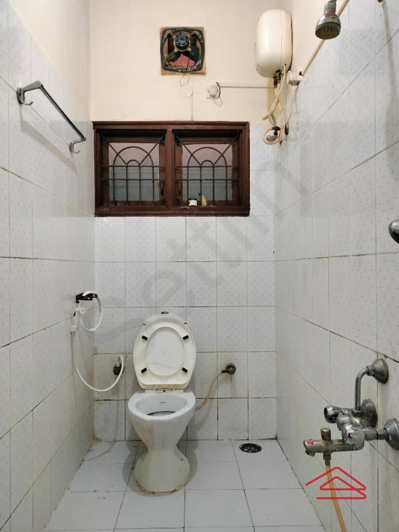 bathrooms-sTSn.jpg