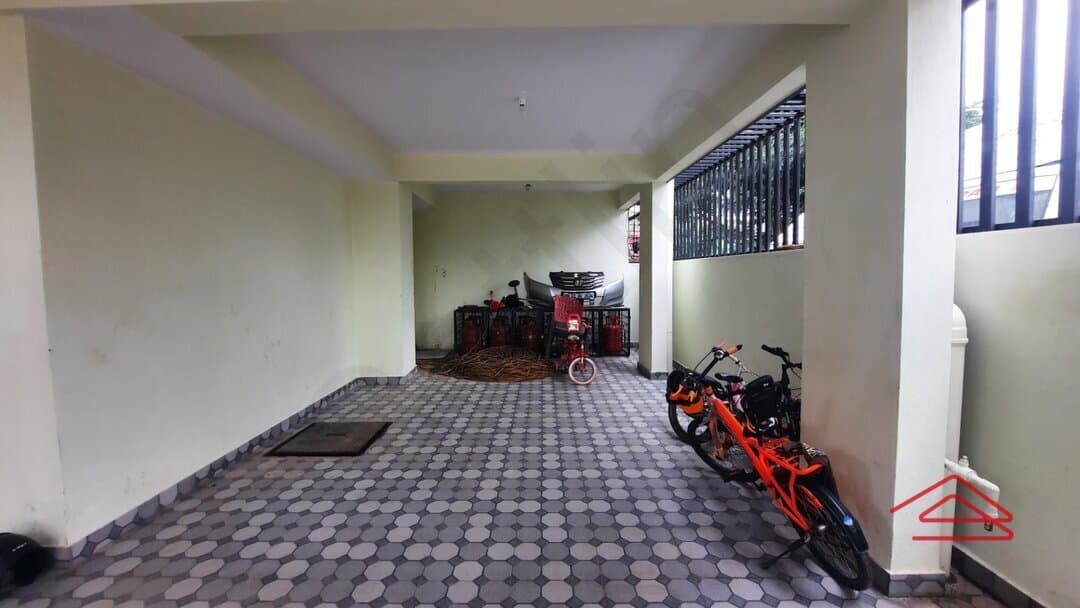 parkings-bLq4.jpg