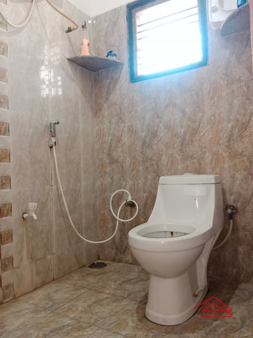 bathrooms-KMn9.jpg