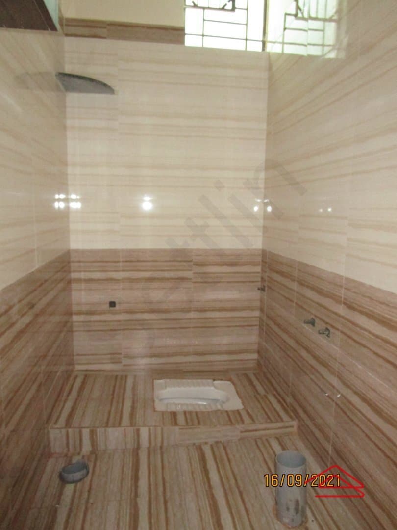bathrooms-Ft6F.jpg