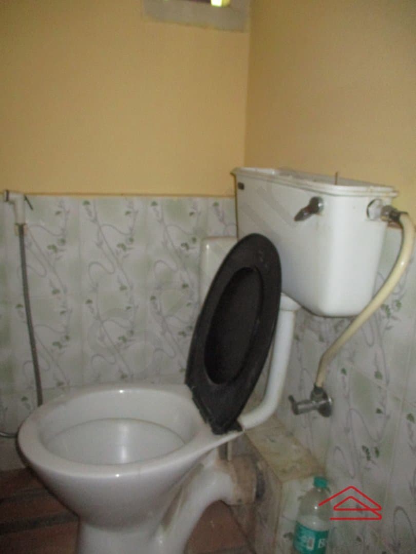bathrooms-1583746911113.jpg