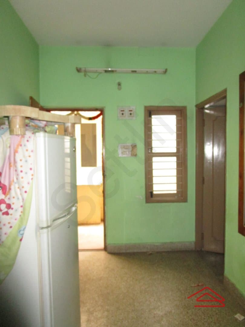 halls-jRkE.jpg
