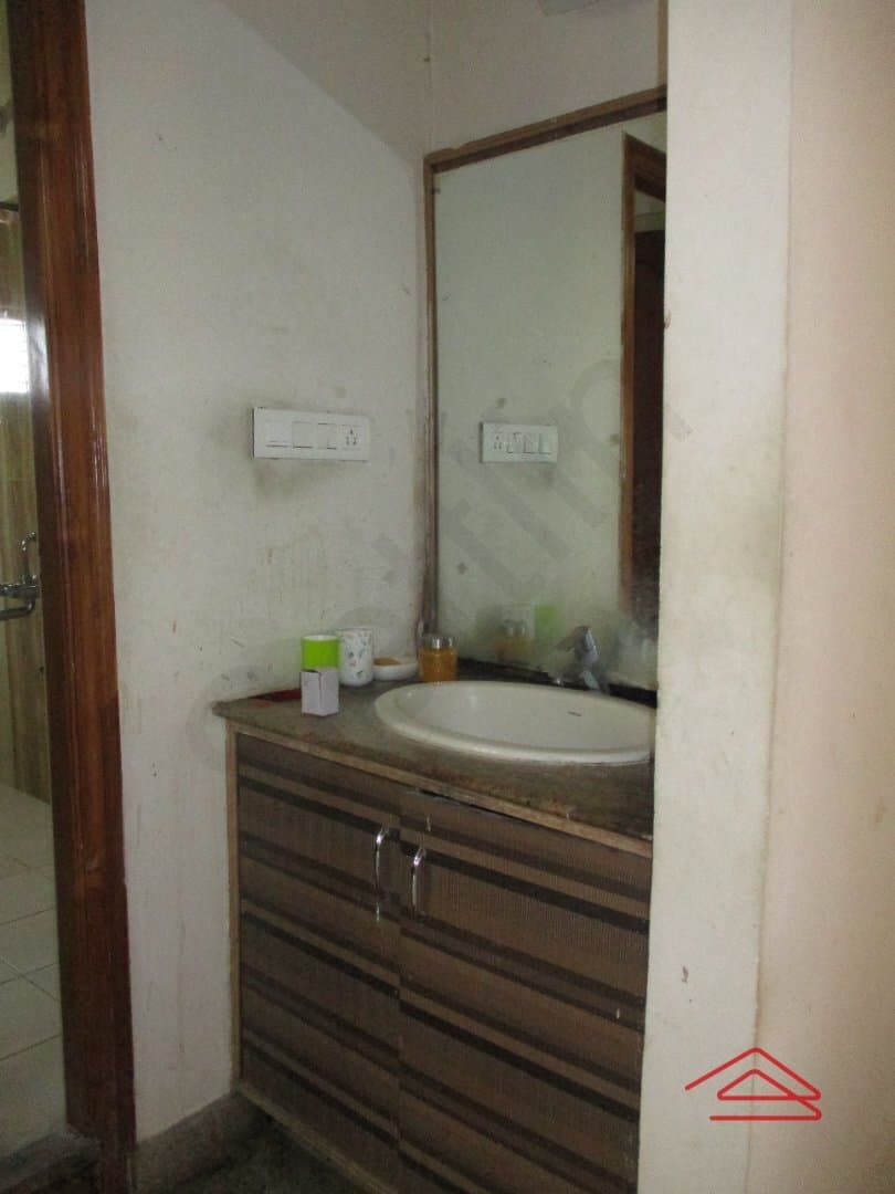 bathrooms-BuKx.jpg