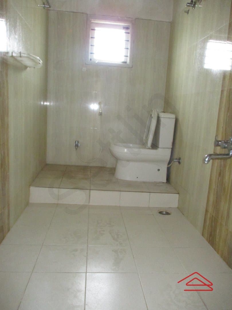 bathrooms-eL7J.jpg