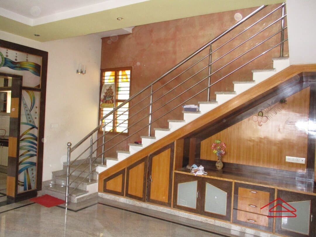 halls-NkJc.jpg