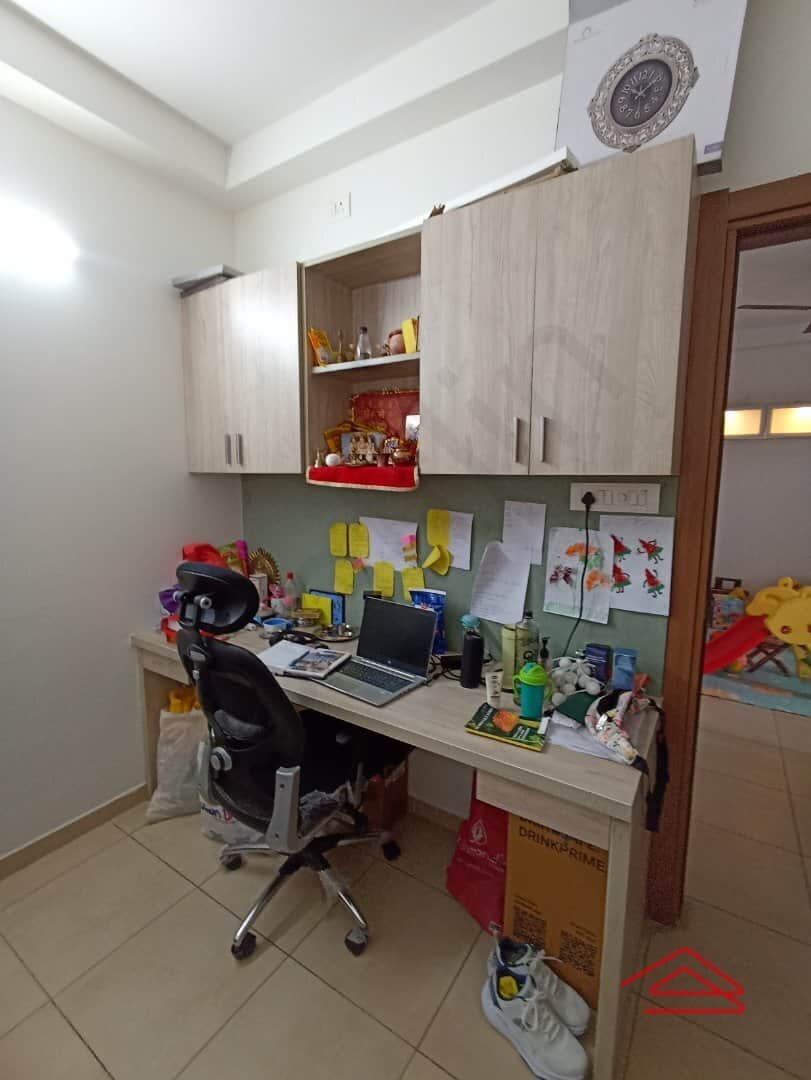 Study/Half Bedroom 1