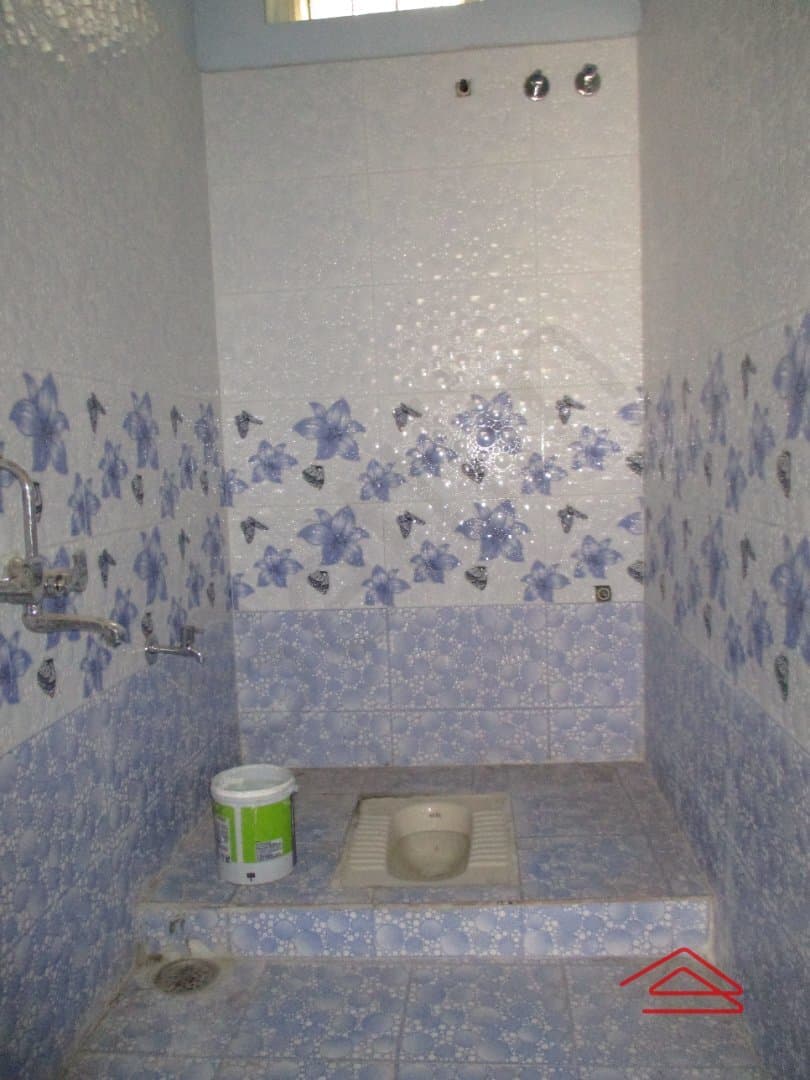bathrooms-hh8D.jpg