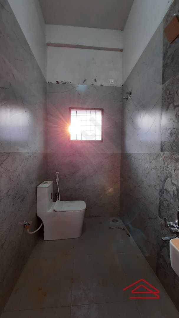 bathrooms-tHni.jpg
