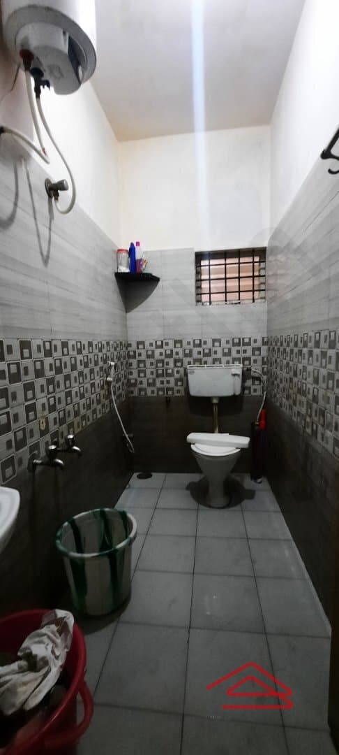 bathrooms-cLmD.jpg