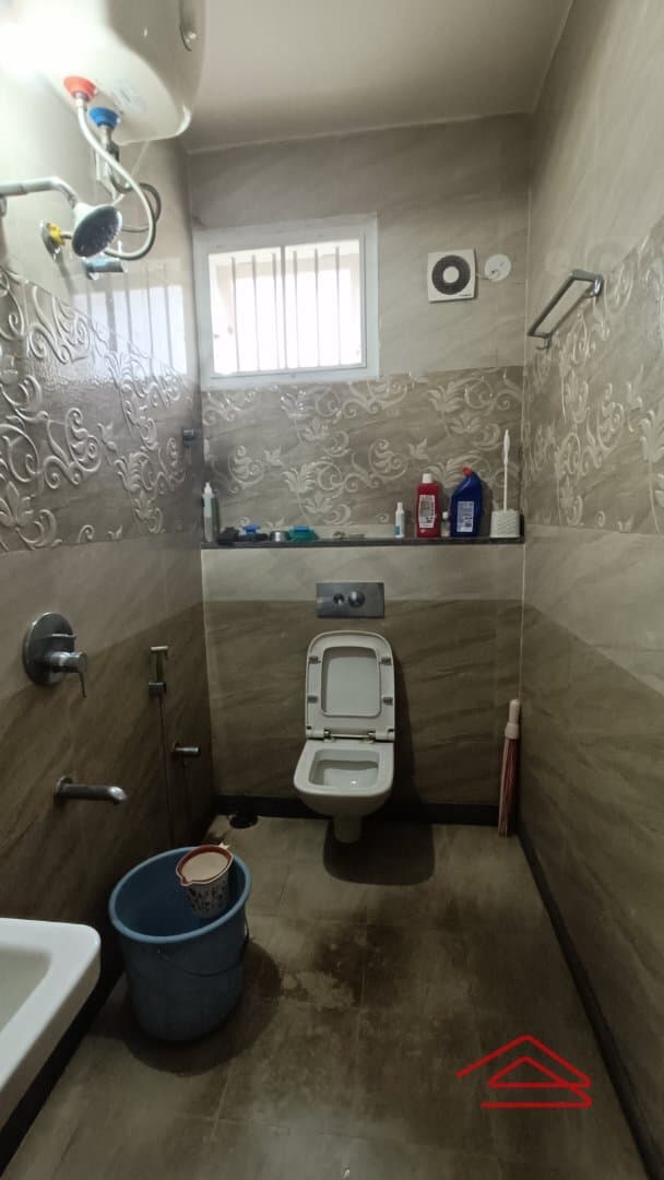 bathrooms-r8gB.jpg