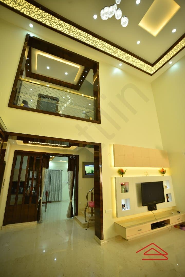 halls-szqH.jpg