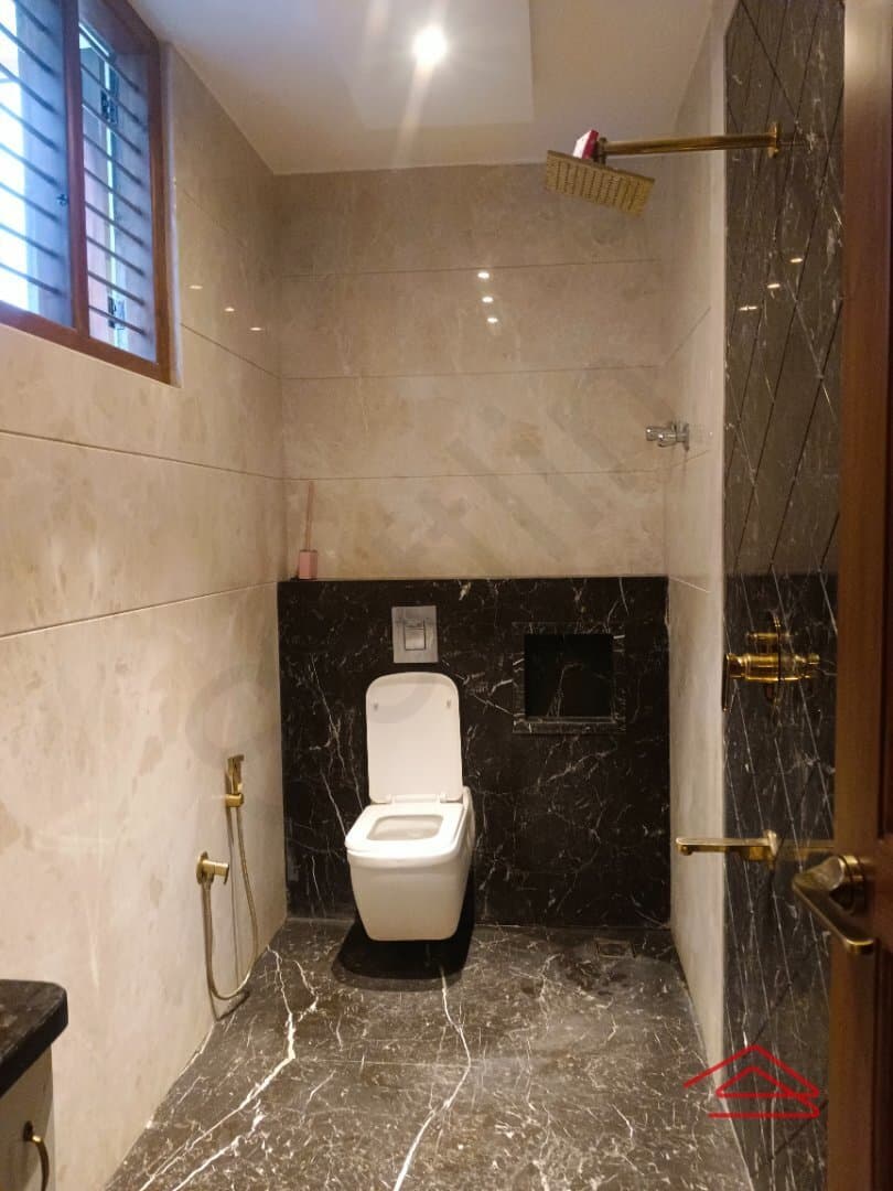 bathrooms-8kHp.jpg