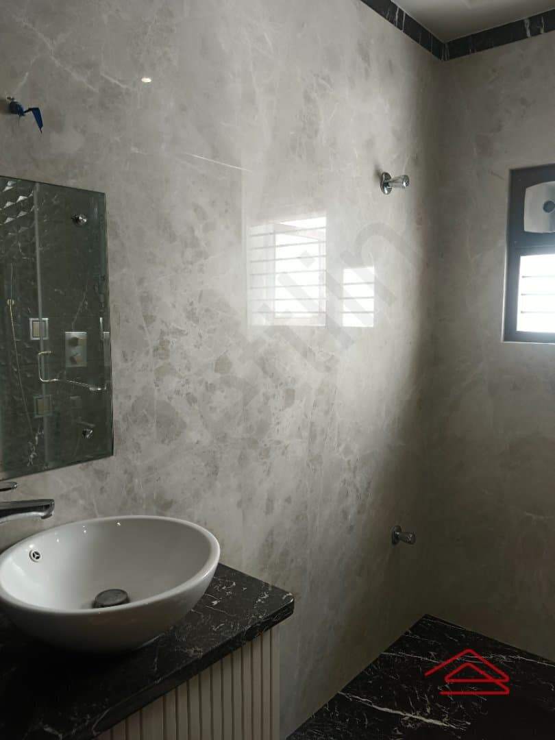 bathrooms-yAgb.jpg