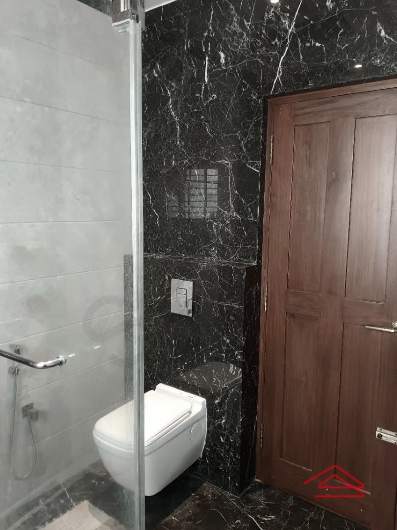 bathrooms-35L8.jpg