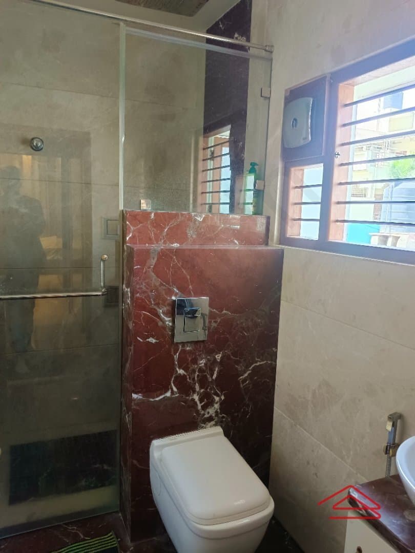 bathrooms-hWob.jpg