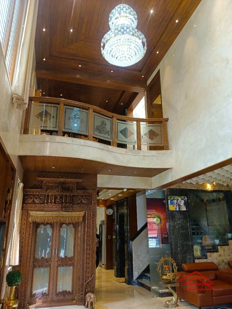 halls-ytaY.jpg