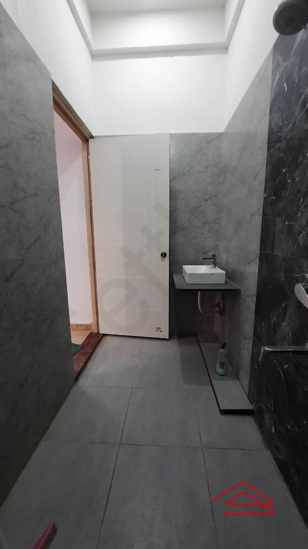 bathrooms-9YQ8.jpg