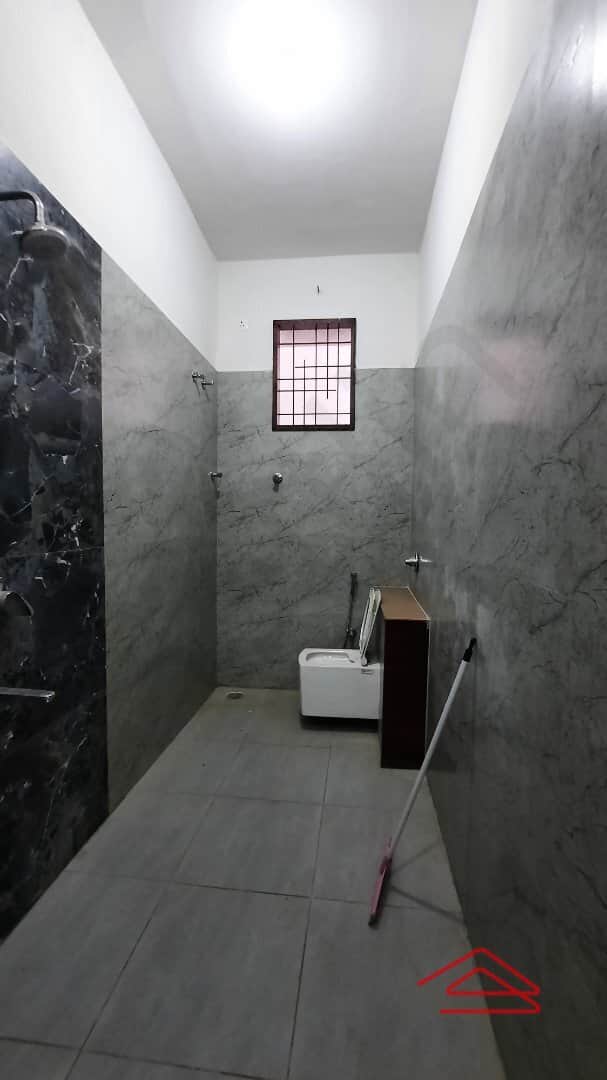 bathrooms-sGzv.jpg
