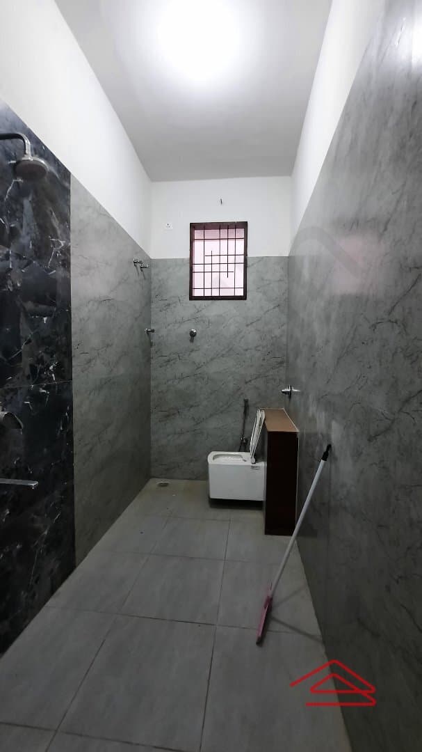 bathrooms-sGzv.jpg