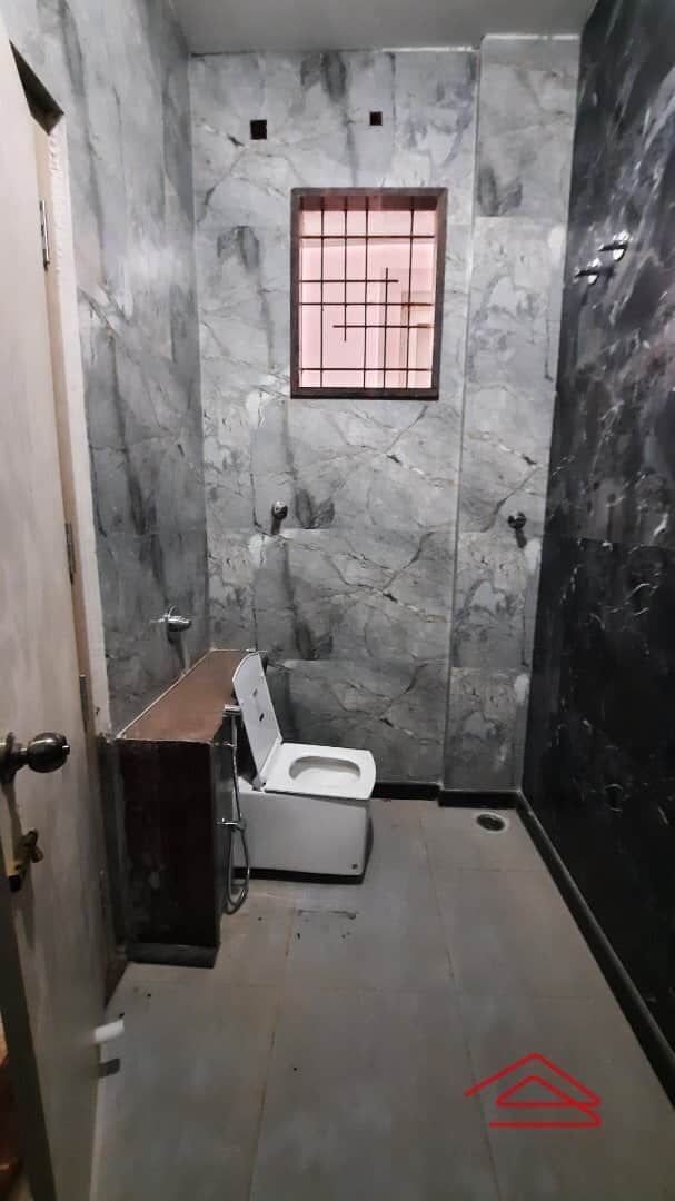 bathrooms-7Lb4.jpg
