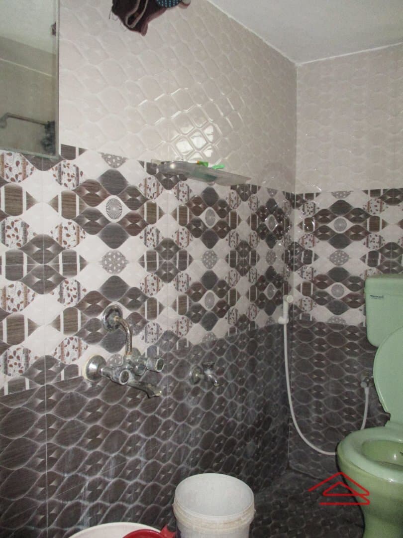 bathrooms-MpZ9.jpg