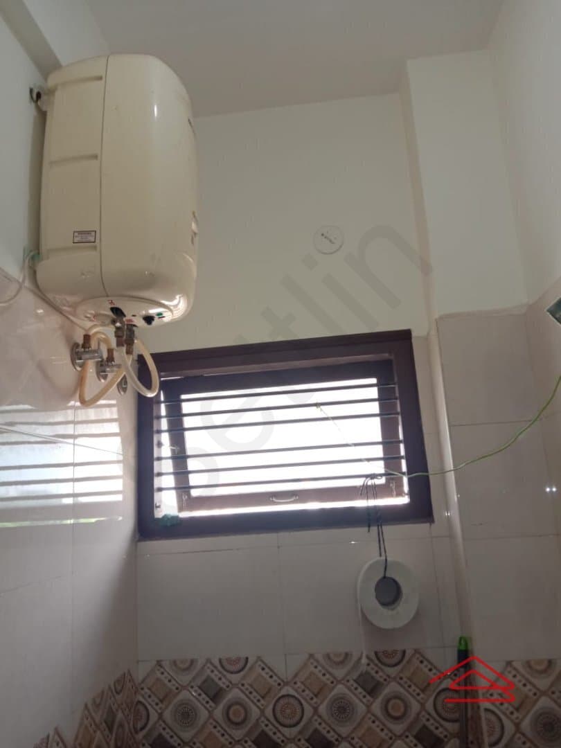 bathrooms-k3yD.jpg