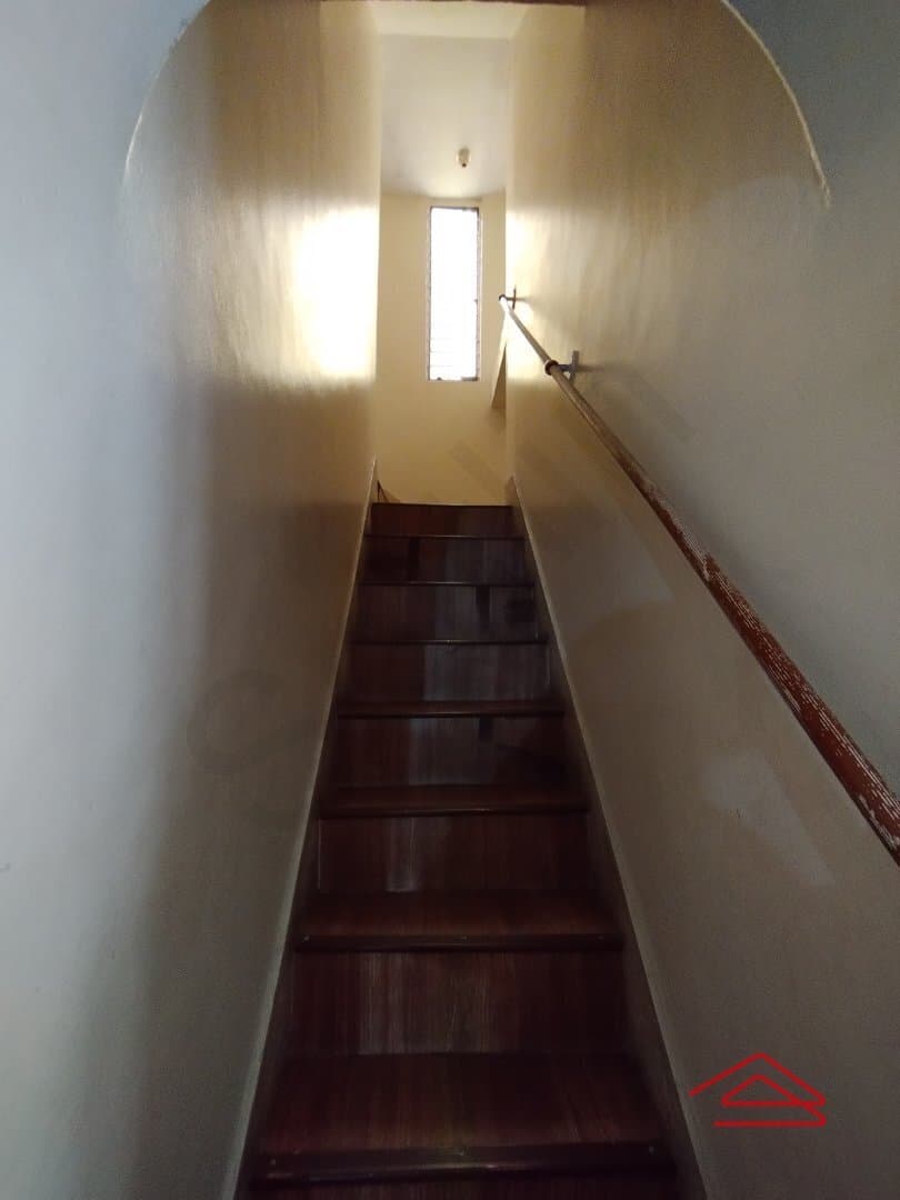 halls-nDhy.jpg