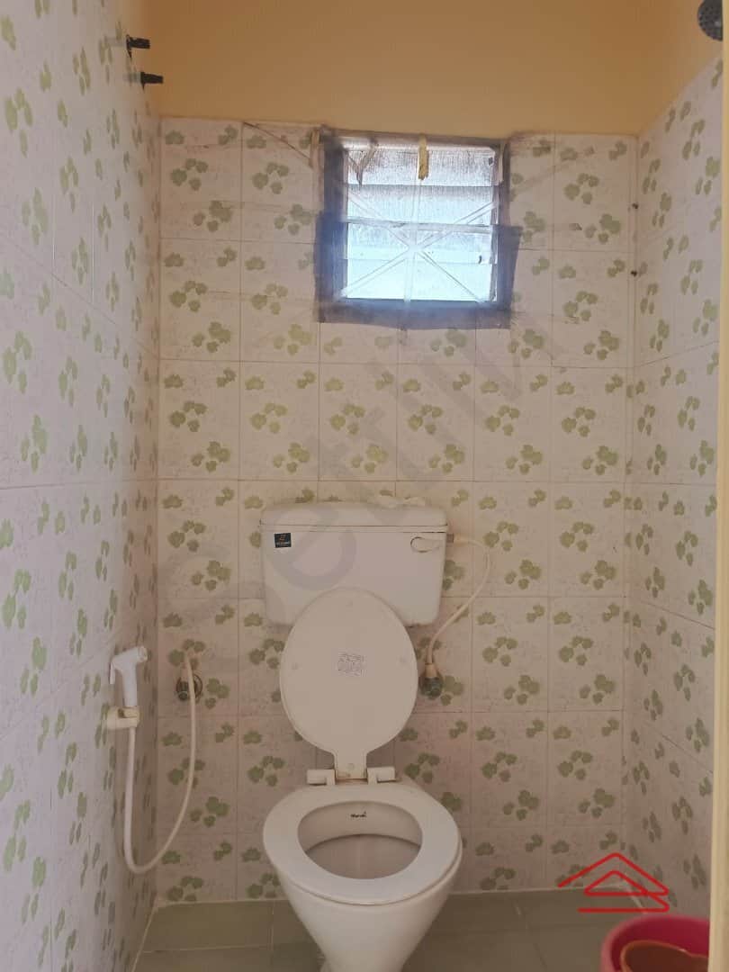 bathrooms-rNbx.jpg