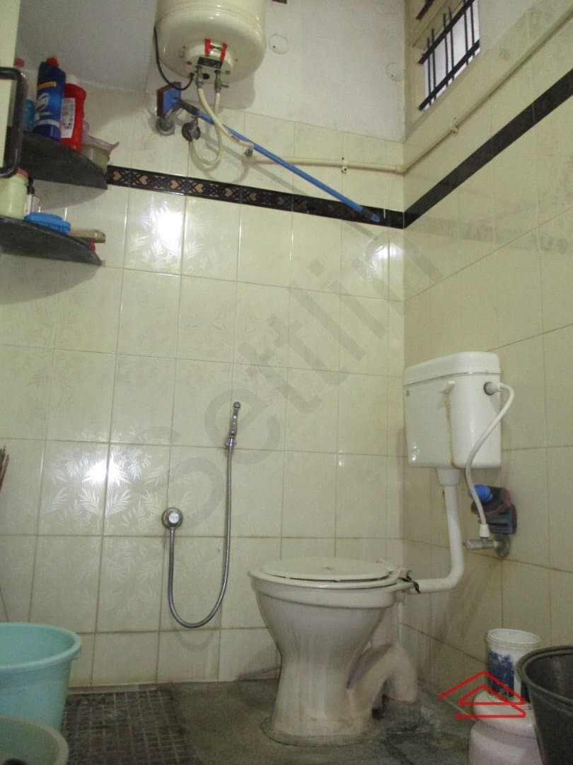 bathrooms-cHmh.jpg