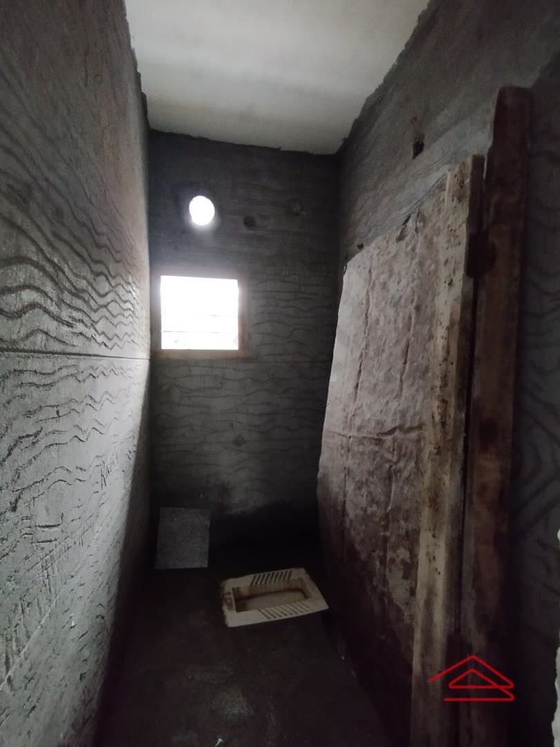 bathrooms-eF4y.jpg
