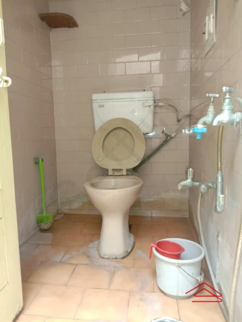 bathrooms-nLBb.jpg