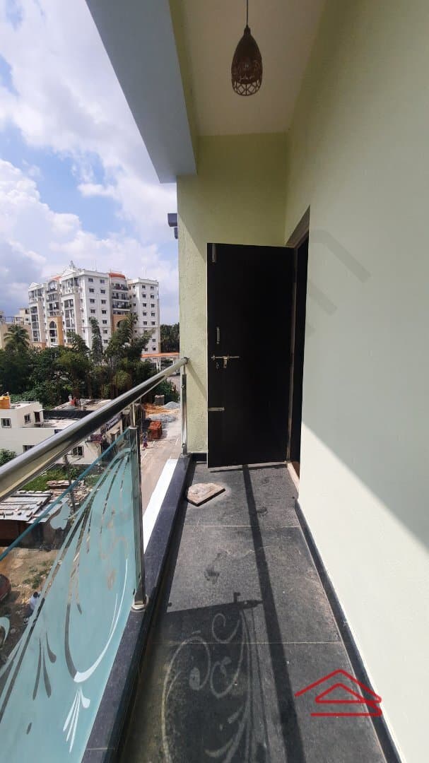 balconies-XXMv.jpg