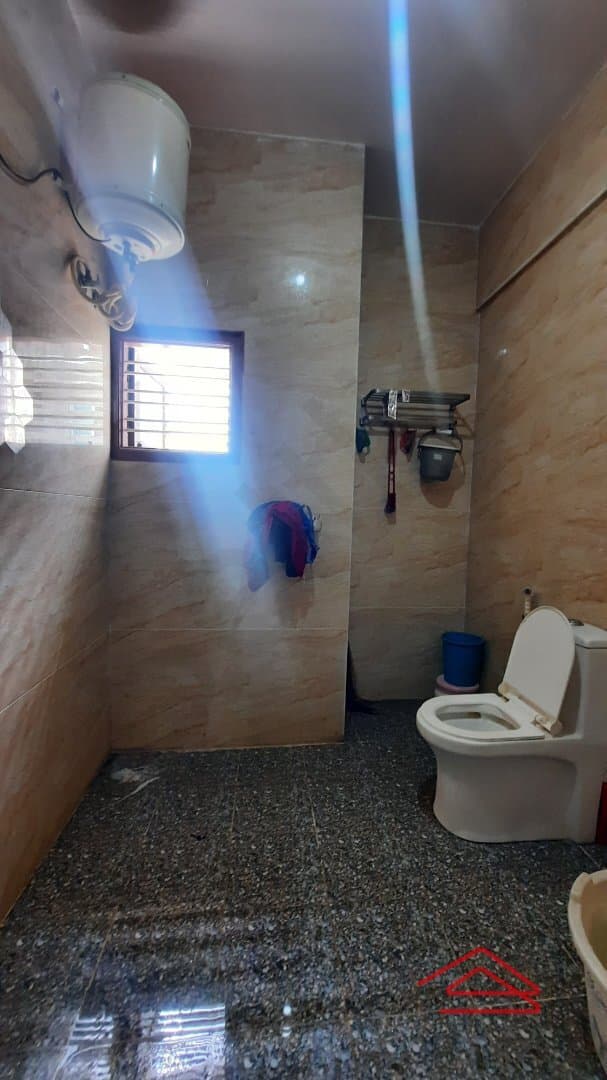 bathrooms-Rqrq.jpg