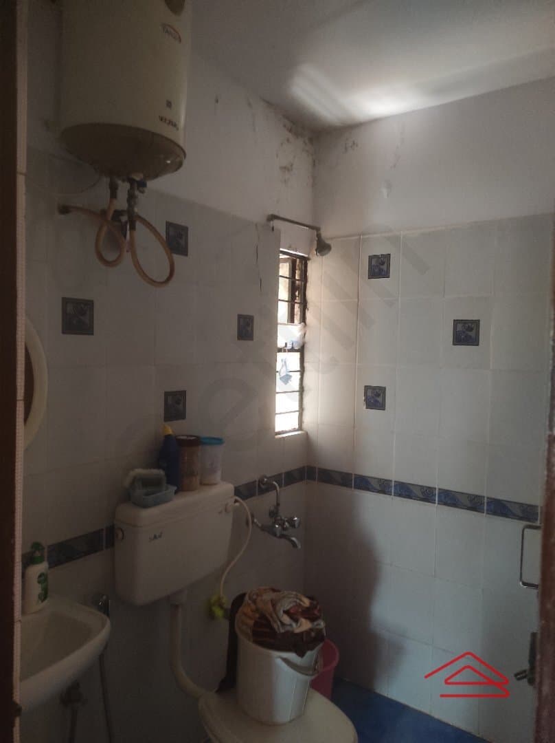 bathrooms-BJxS.jpg