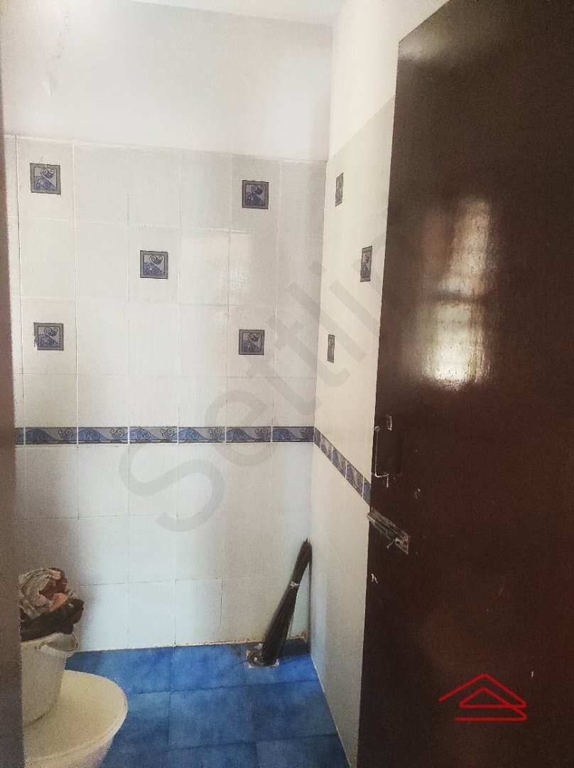 bathrooms-Wzqm.jpg