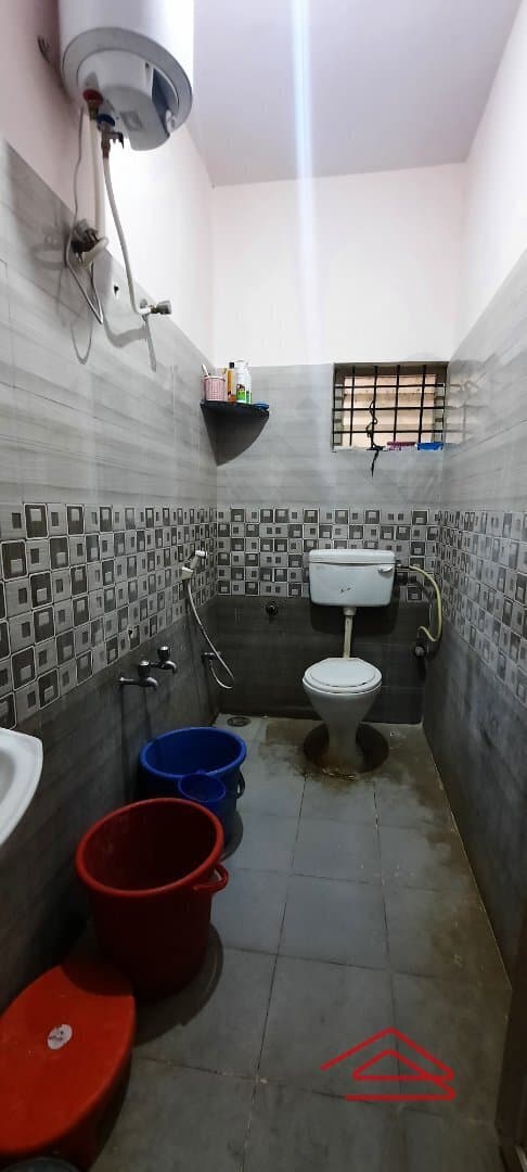 bathrooms-iEf5.jpg