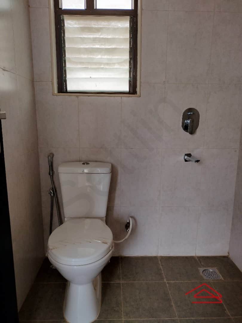 Servant Bathroom 1