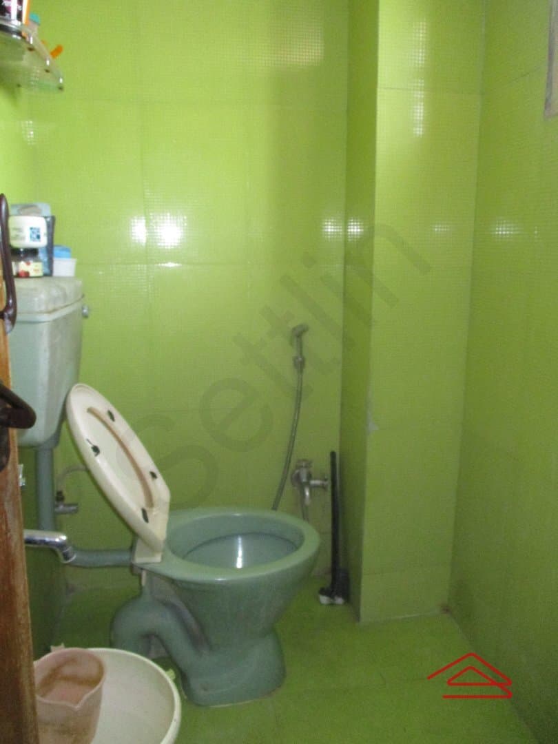 bathrooms-WzYA.jpg