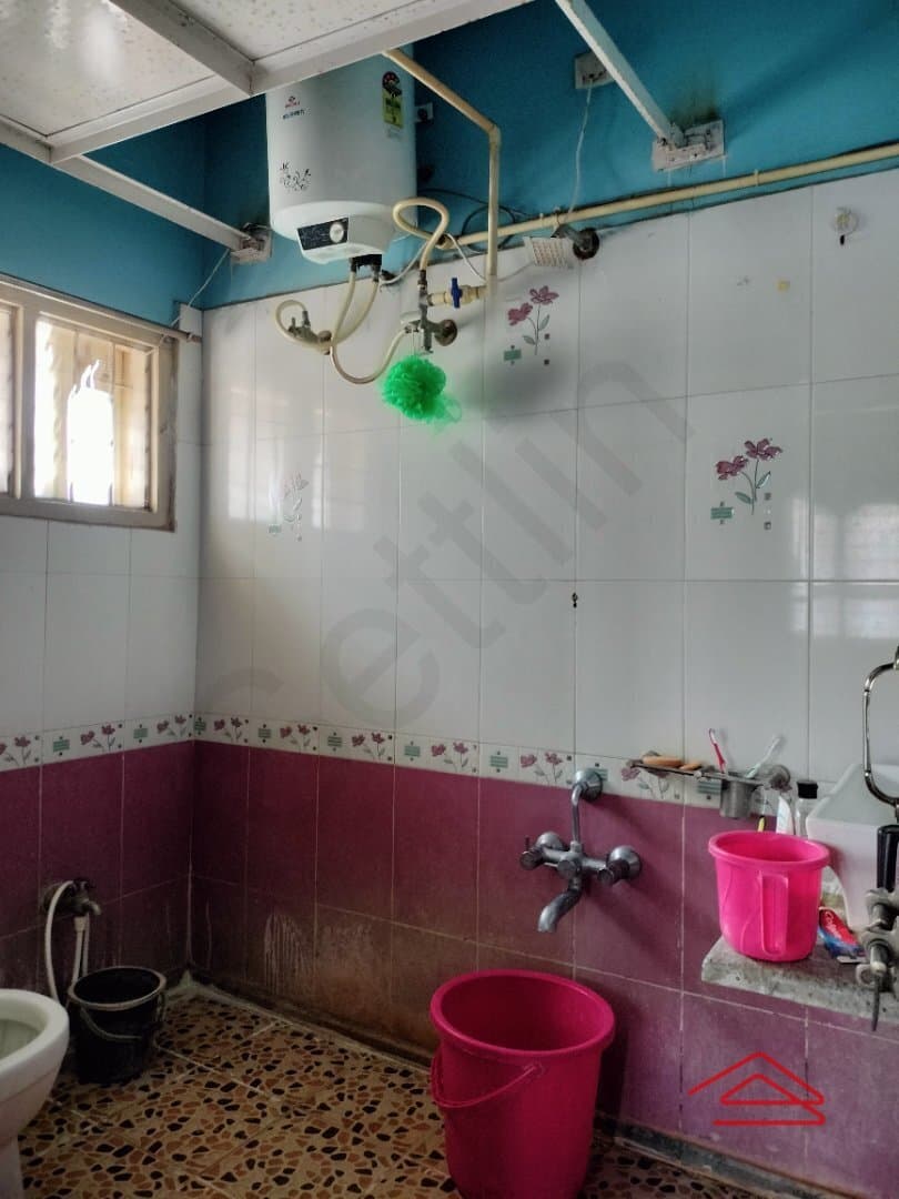 bathrooms-qoxF.jpg