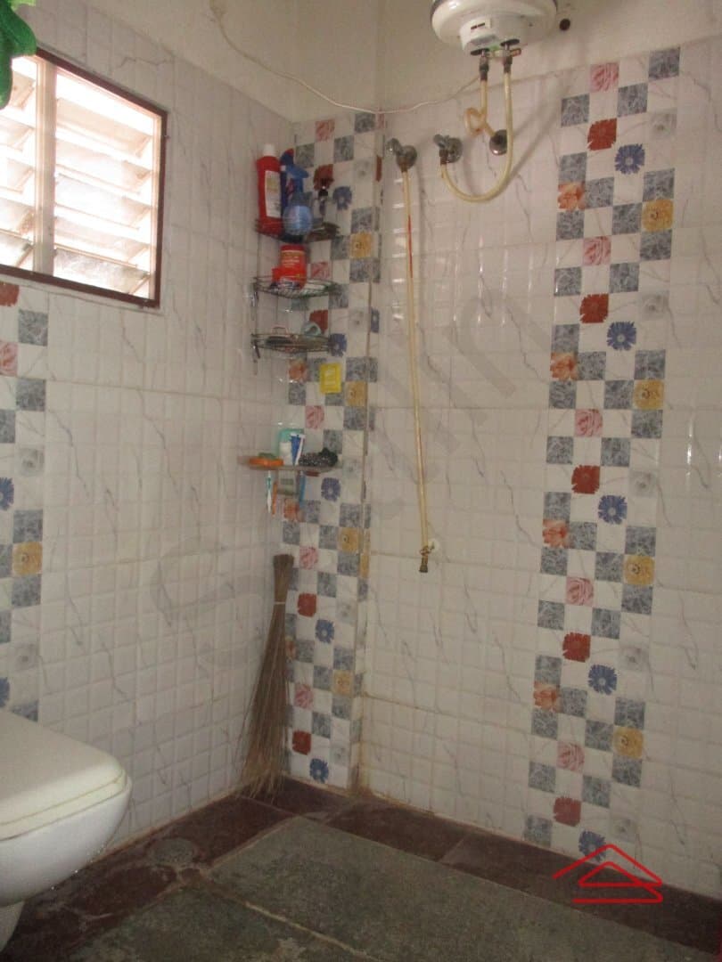 bathrooms-e68G.jpg