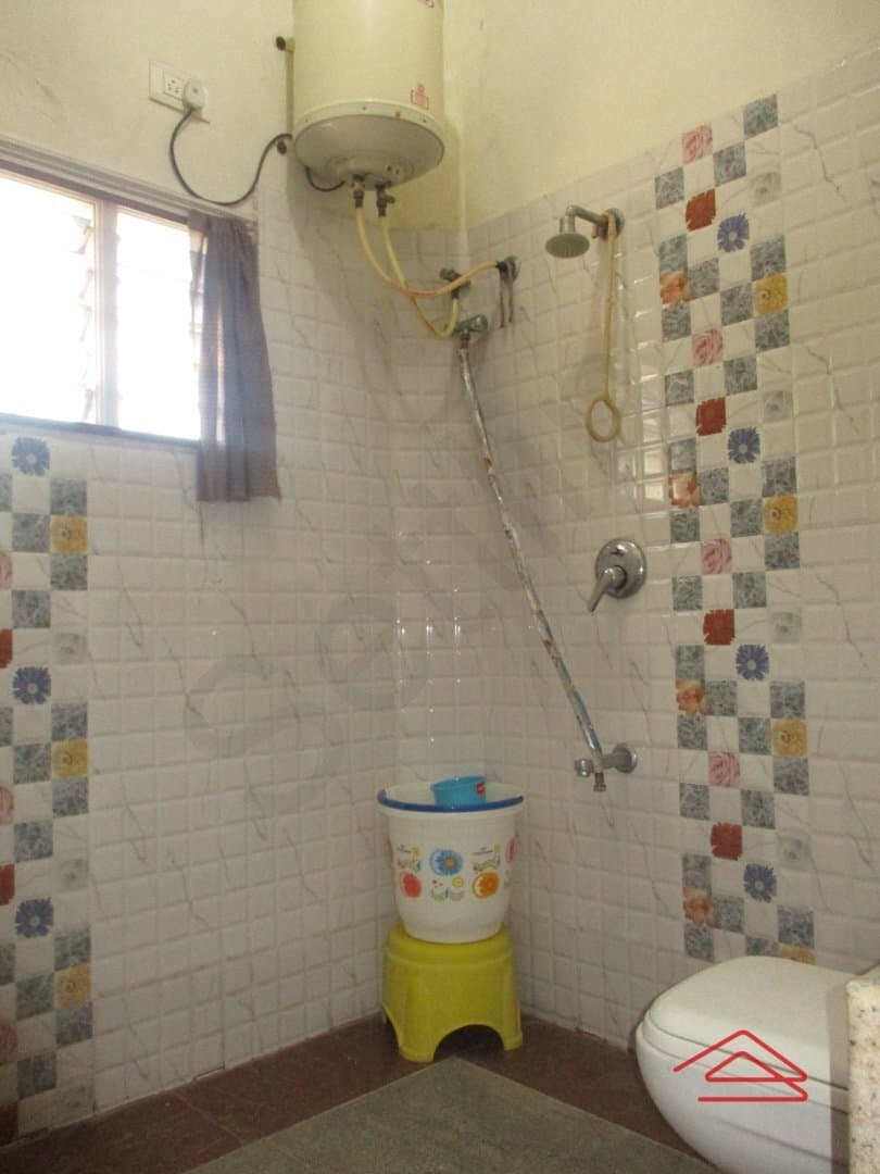 bathrooms-YjH6.jpg