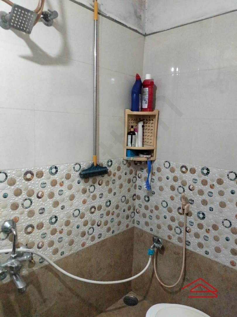 bathrooms-Cu9A.jpg