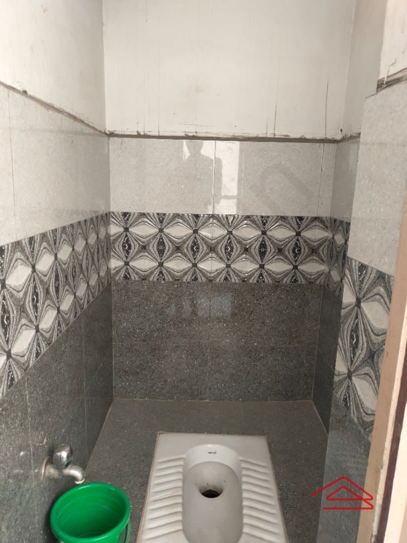 bathrooms-KzzZ.jpg