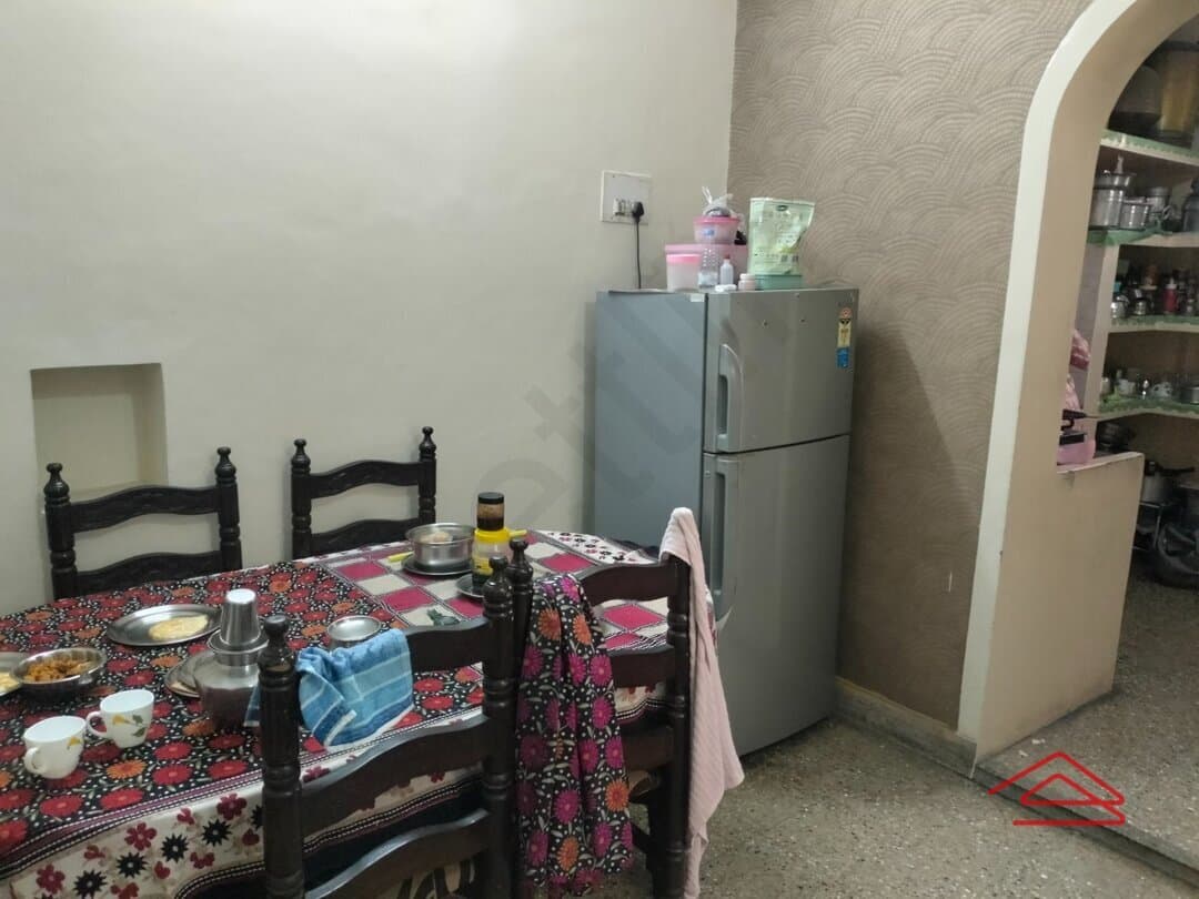 halls-ujDu.jpg