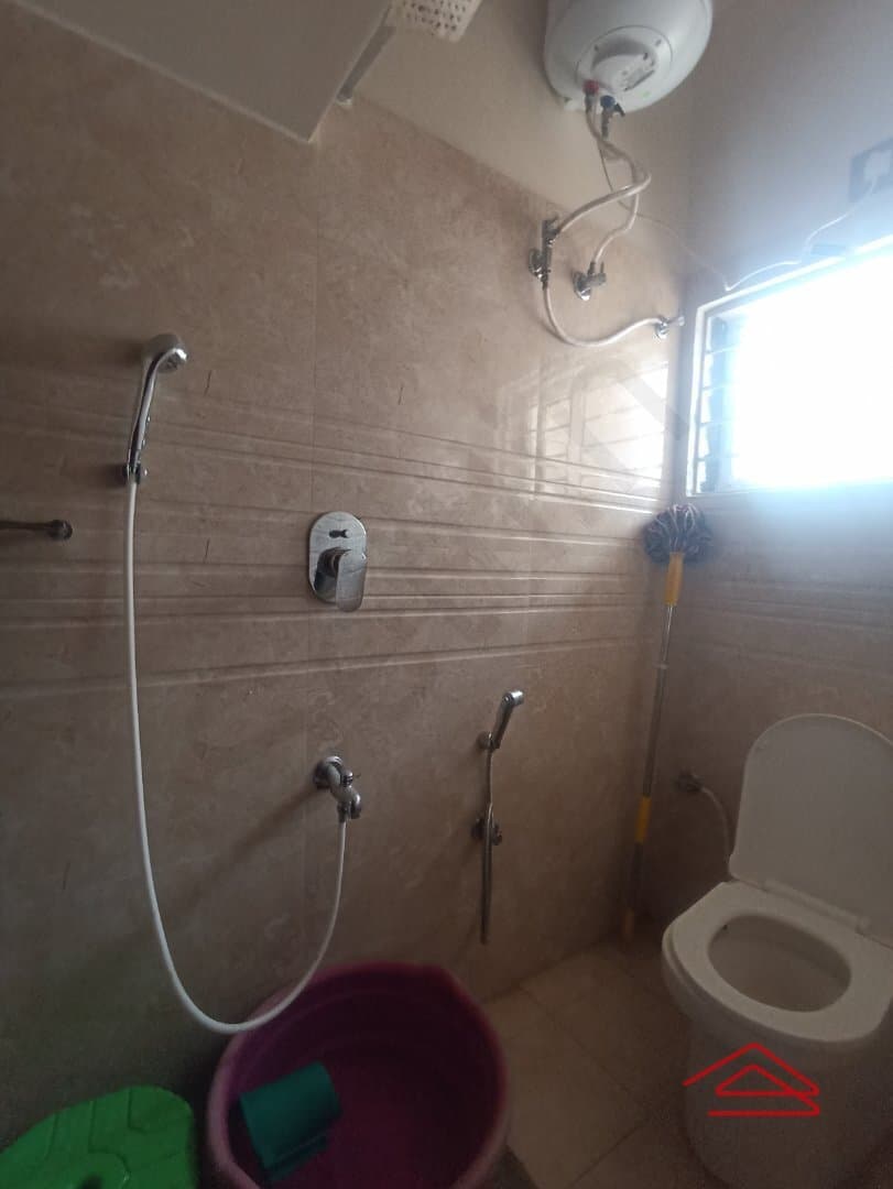 bathrooms-gX7L.jpg